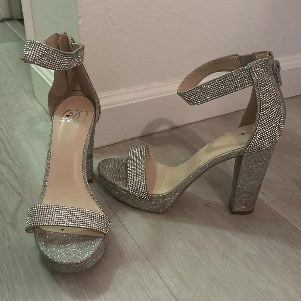 Sparkly pumps - Picture 2 of 3